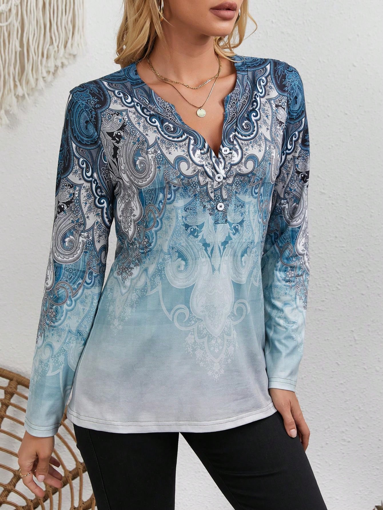 Vintage Fashion Style - Atasan Wanita Bergaya Etnik: Motif Vintage,
