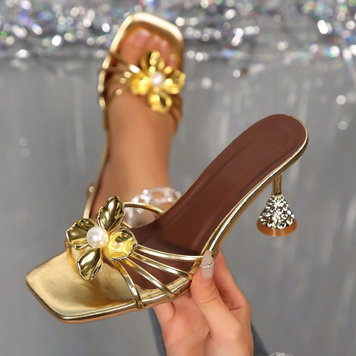 Vintage Fashion Heels - Sandal Wanita Vintage Berbahan Logam dengan