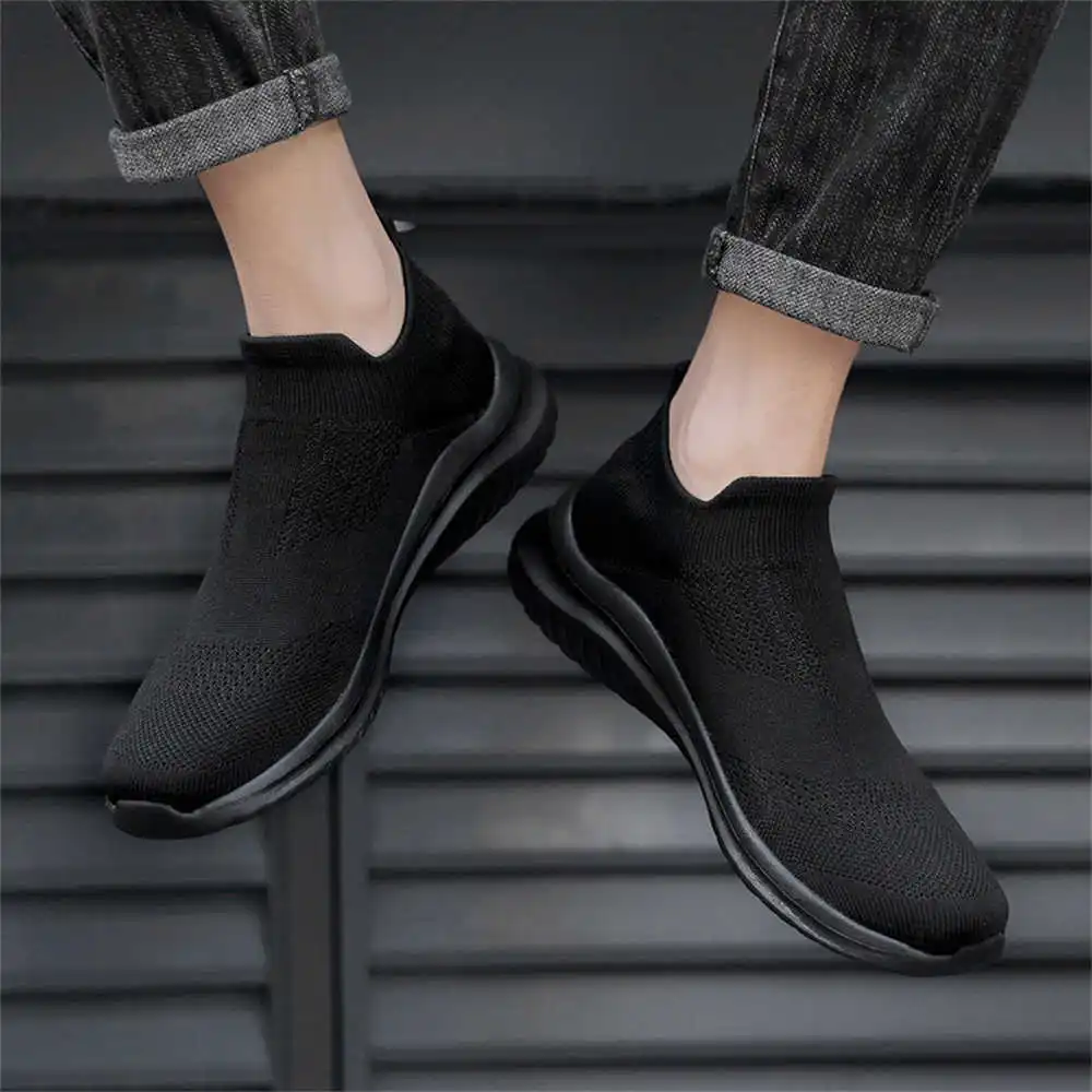 Vintage Fashion Collecting And Wearing Designer Classics - Sepatu olahraga pria, krem lembut baru