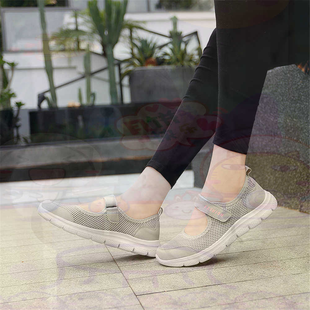 Vintage Fashion Collecting And Wearing Designer Classics - Sepatu Tenis Wanita Jaring Nomor 40